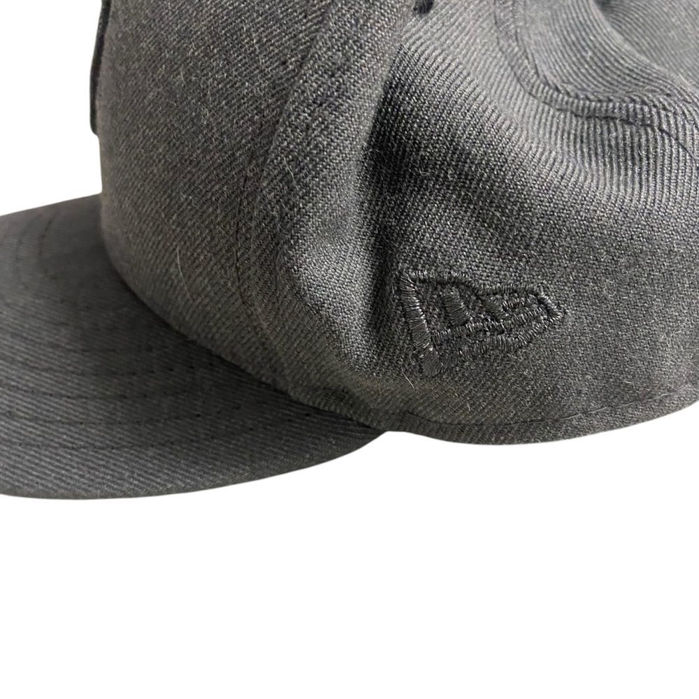 New Era Boston Red Sox "Blackout" Size 7 1/4 Grey Men's 59Fifty Fitted Cap MLB - Picture 3 of 8